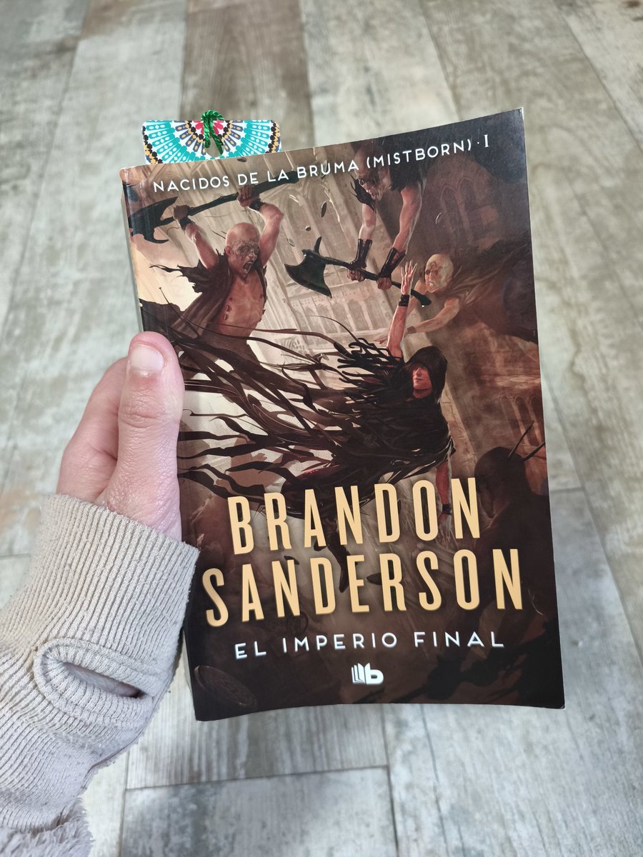 El lunes por la noche/ayer empecé mi 8° lectura del año, pausando la anterior