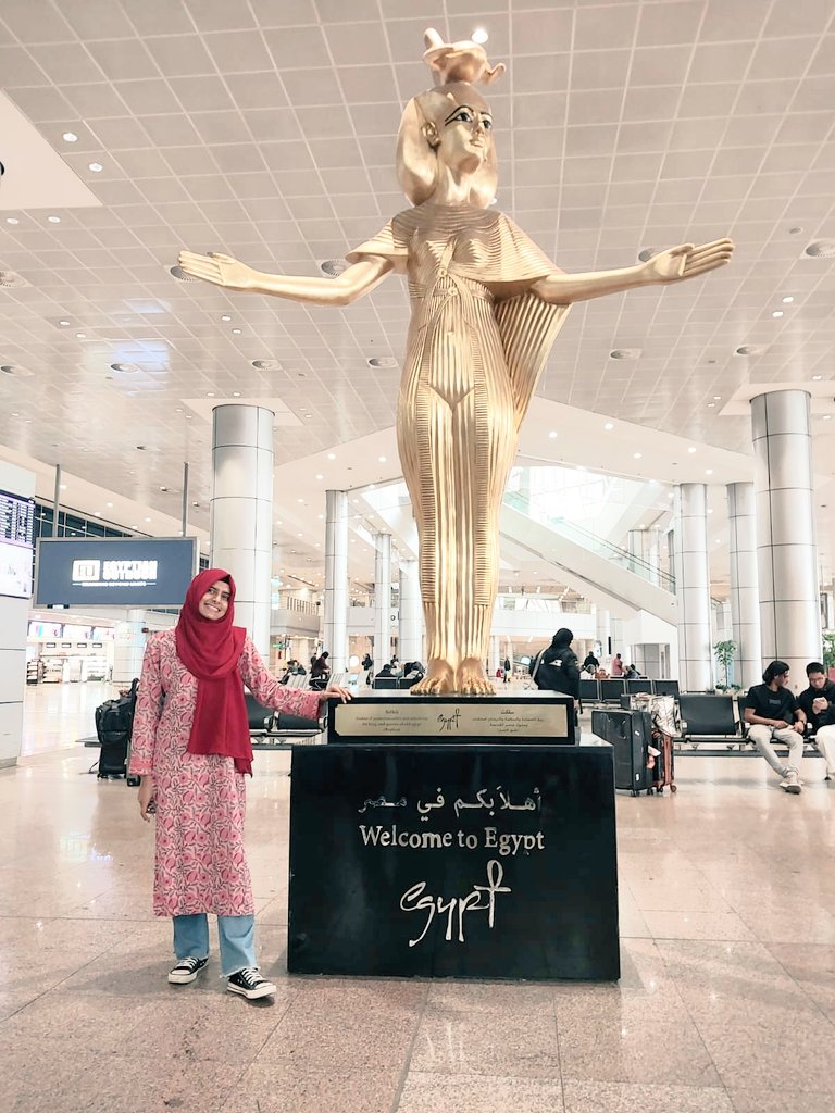 getfluent2's tweet photo. Excited to start off the year with an international conference, Globalising Sociolinguistics (GloSoc4) in Cairo Egypt. Plus got to go on my first international trip Alhamdullilah. Yaaay! https://t.co/N4yirhUgEz