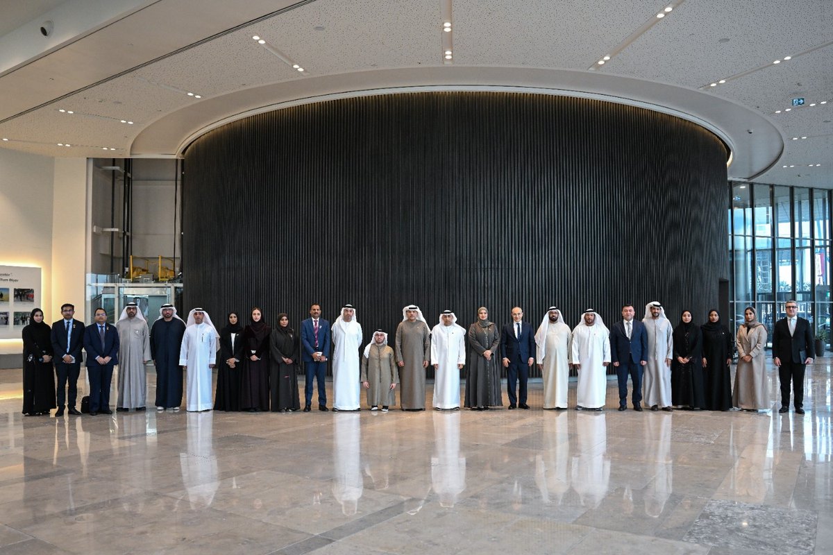 emlakxidmeti's tweet image. İqtisadiyyat naziri Mikayıl Cabbarov (@MikayilJabbarov) BƏƏ-nin iqlim və ətraf mühit naziri Amna Al Dahakın (@amnaaaldahak) rəhbərlik etdiyi nümayəndə heyəti ilə görüşüb.  

Ətraflı - shorturl.at/VYarc

#EconomyAz