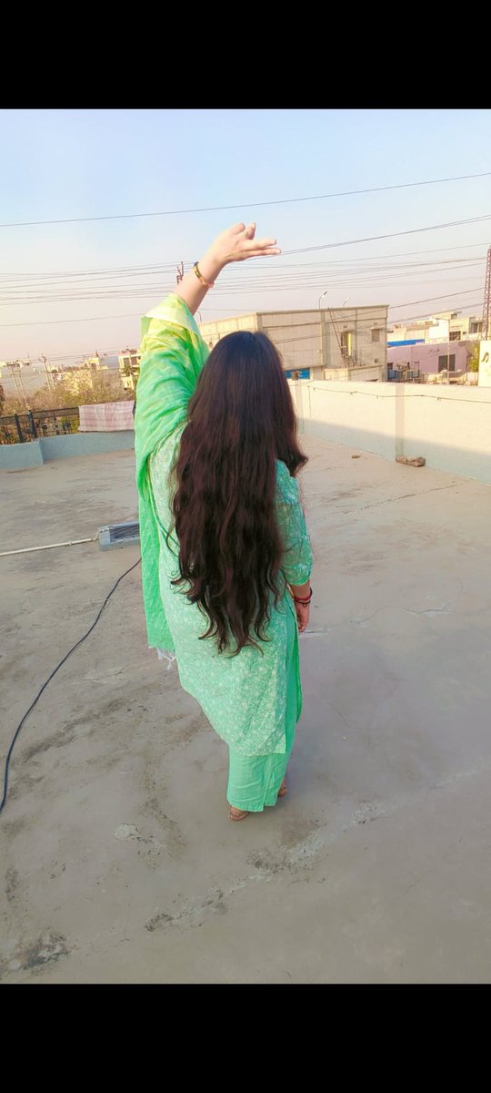 JyotiMali31947's tweet photo. तुम मुझे इस लिए नहीं 

समज पाए शायद,

तुम्हारे पास चाहने वाले ज्यादा थे 

और मेरे पास तुम https://t.co/WOZTuFDHrS