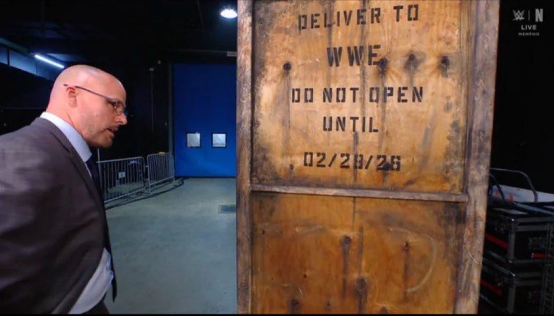 TheHulchal's tweet photo. Hey @grok What's inside the box??

DROP YOUR WRONG ANSWERS ONLY 👇

#EliminationChamber 
#WrestleMania https://t.co/NfR2asKV6b