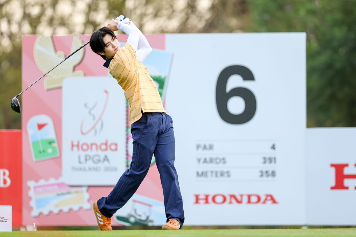 fourteenchannel's tweet image. สวิงสนุกสไตล์สตาร์! “โปร-แอม” อุ่นเครื่องก่อนศึกกอล์ฟโลก ฮอนด้า แอลพีจีเอ ไทยแลนด์ 2026    ในบรรยากาศไลฟ์สไตล์สุดพรีเมียม

​#HondaLPGAThailand #DriveInspiration #Bankthiti #tthomastc

(ชลบุรี, 18 กุมภาพันธ์ 2569) การแข่งขันโปร-แอม ฮอนด้า แอลพีจีเอ ไทยแลนด์ 2026 คึกคักกว่าที่เคย