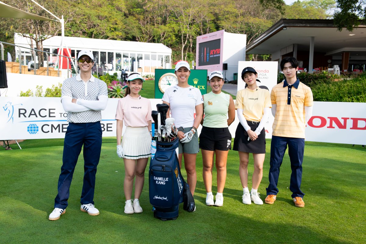 fourteenchannel's tweet image. สวิงสนุกสไตล์สตาร์! “โปร-แอม” อุ่นเครื่องก่อนศึกกอล์ฟโลก ฮอนด้า แอลพีจีเอ ไทยแลนด์ 2026    ในบรรยากาศไลฟ์สไตล์สุดพรีเมียม

​#HondaLPGAThailand #DriveInspiration #Bankthiti #tthomastc

(ชลบุรี, 18 กุมภาพันธ์ 2569) การแข่งขันโปร-แอม ฮอนด้า แอลพีจีเอ ไทยแลนด์ 2026 คึกคักกว่าที่เคย