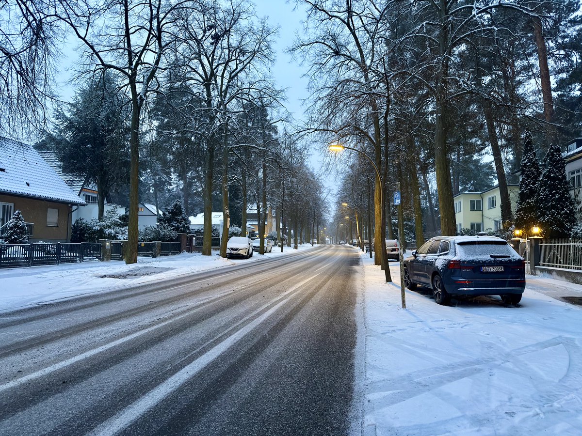 Morning 5K run, when Berlin is stuck in Siberia mode

I needed to clear my mind after dealing with a hundred things, and the cold air actually helped me reset. Not my routine like before, but I should bring this back more often