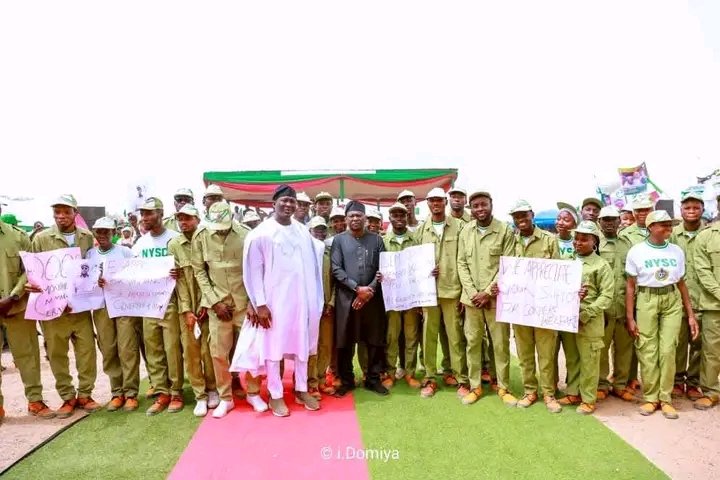 nyscofficialAD's tweet photo. Corps members in Demsa LGA gave Gov. Fintiri a rapturous welcome today!
Dressed in khaki and armed with placards, they cheered the Governor, thanking him for his consistent support of the NYSC scheme. https://t.co/Itna5B5B6U