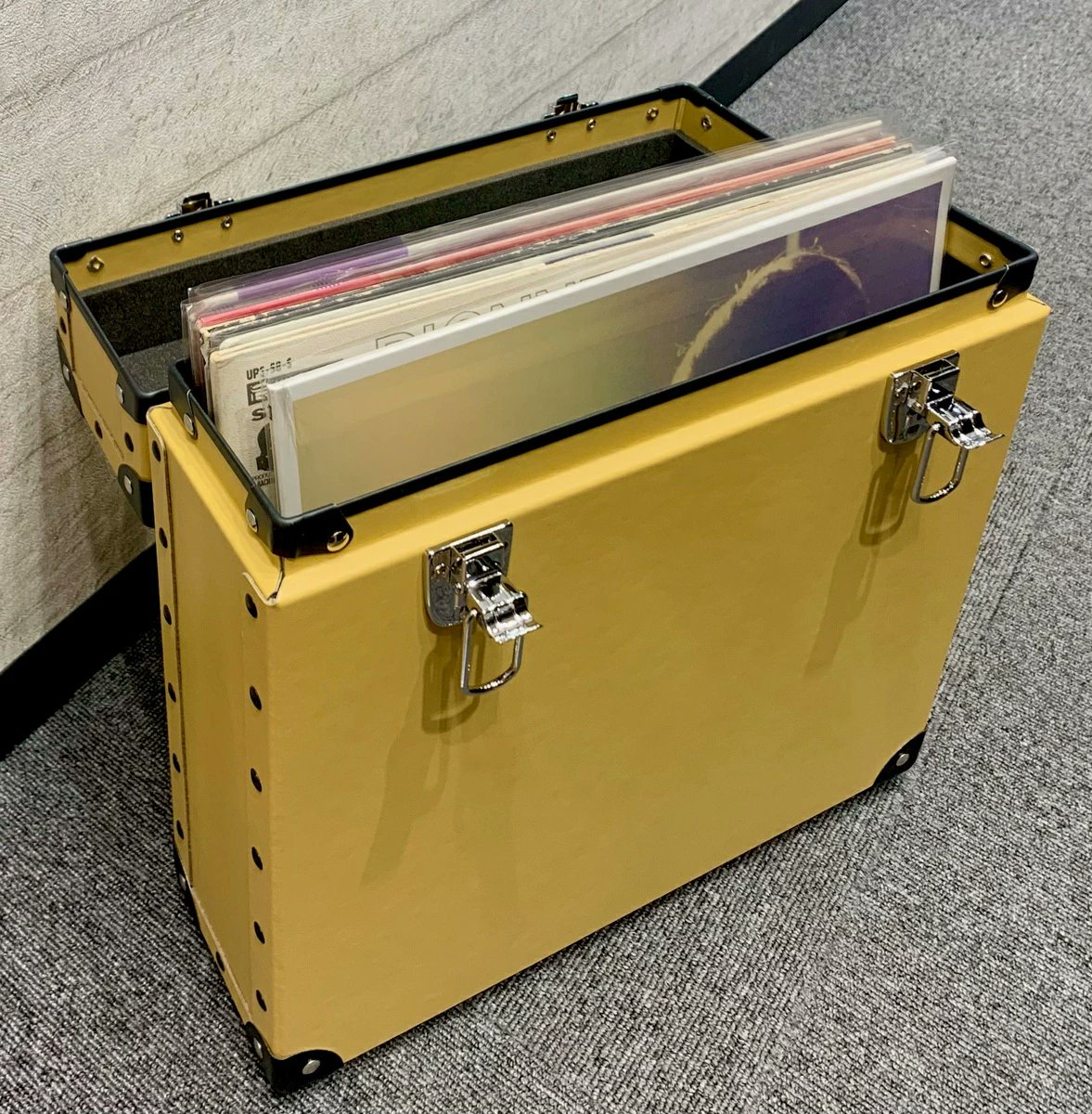 LPキャリングケース、在庫切れしていたカラーが再入荷!! パスコ素材を