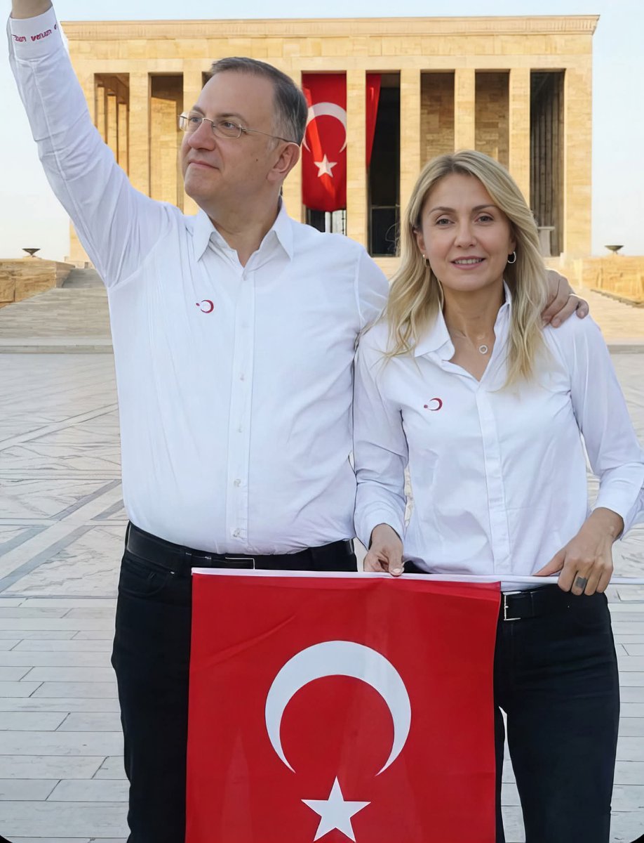 Ameliyatlı kanser tedavisi gören bir insan, kaçma tehlikeside olmadığı halde Mehmet Murat Çalık tutuklu.

Mehmet Murat Çalık tutuksuz yargılansın ..!! diyorsan ses ver!

#MuratÇalıkSerbestBırakılsın