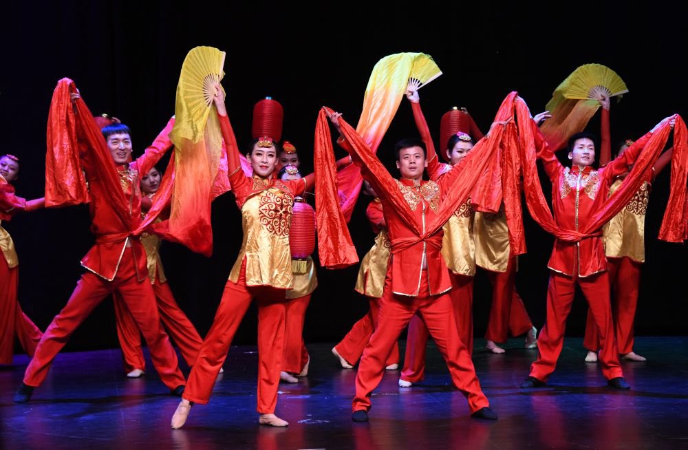 📸On February 15, the Gansu Art Troupe of China presented the “Happy Chinese New Year” performance in Istanbul, Türkiye, featuring 16 programs that showcased traditional Chinese culture and modern vitality.