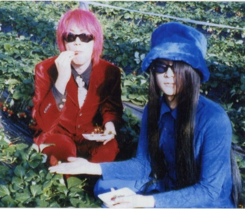 prairial_'s tweet photo. @akaELMO424 @PapaYasusu1984 this was a fanclub trip (strawberry picking) in february of 1997, so during the time Gackt was vocalist! I am not sure why he didn't take part in the trip, though https://t.co/OzuibwhiLs
