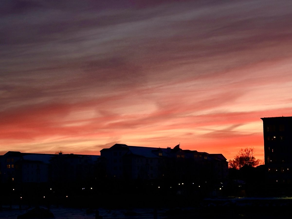 The sky’s crying. Goodnite ✨