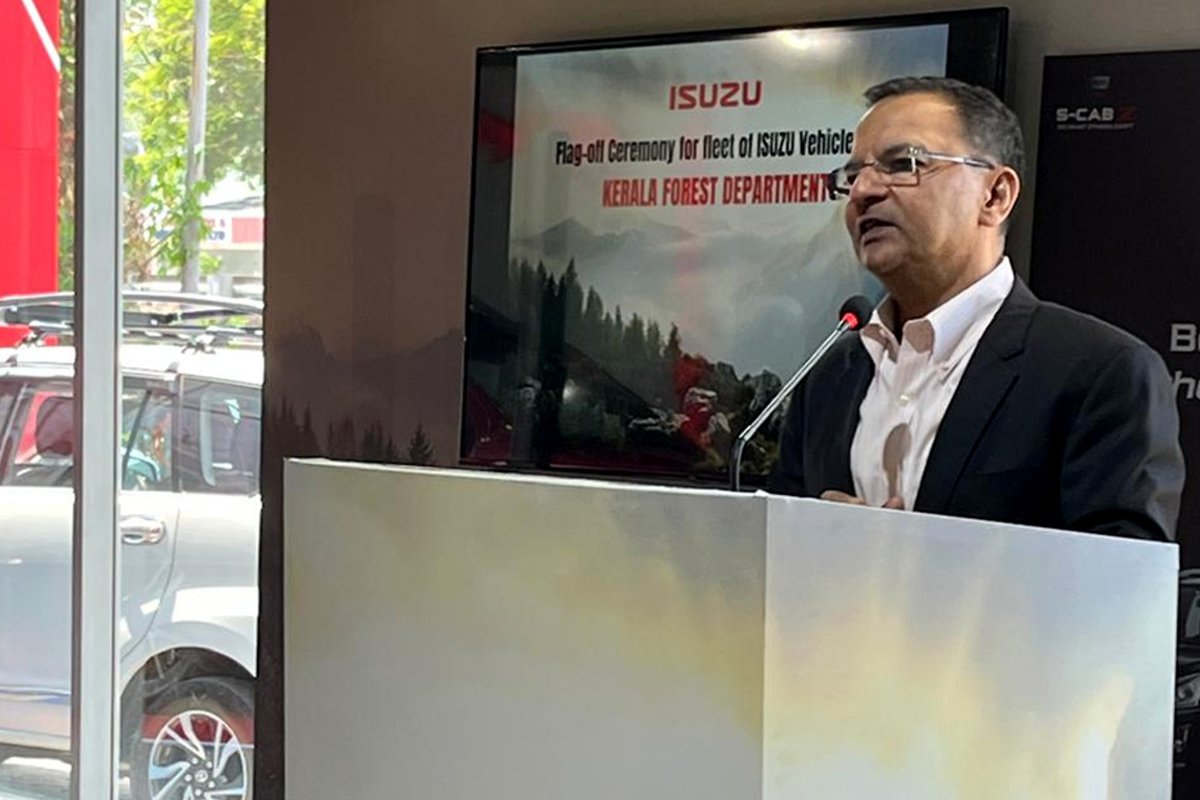 IsuzuIndia's tweet photo. Proud moment on the trail of progress.
A new fleet of ISUZU vehicles delivered to the Kerala Forest Department, flagged off by our Managing Director, Mr. Rajesh Mittal and Vice President.
#ISUZUIndia #FleetDelivery #Kerala #StrongerTogether #NeverStop https://t.co/6qUUcqujGO