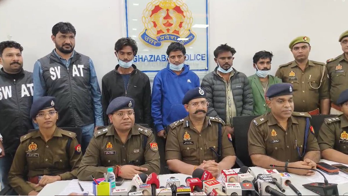 policemedianews's tweet photo. बिल्डर साइट से सरिया चोरी का खुलासा, 4 आरोपी गिरफ्तार, सरिया का वजन बढ़ाकर करते थे चोरी, 30 लाख कीमत का 44 टन सरिया बरामद, 3 ट्रक भी पकड़े गए, आरोपी आफताब का राजकुमार अधाना भी पार्टनर. 

#Ghaziabad #Steel #SWATTeam @Uppolice @ghaziabadpolice #policemedianews https://t.co/zX83hXkYzo
