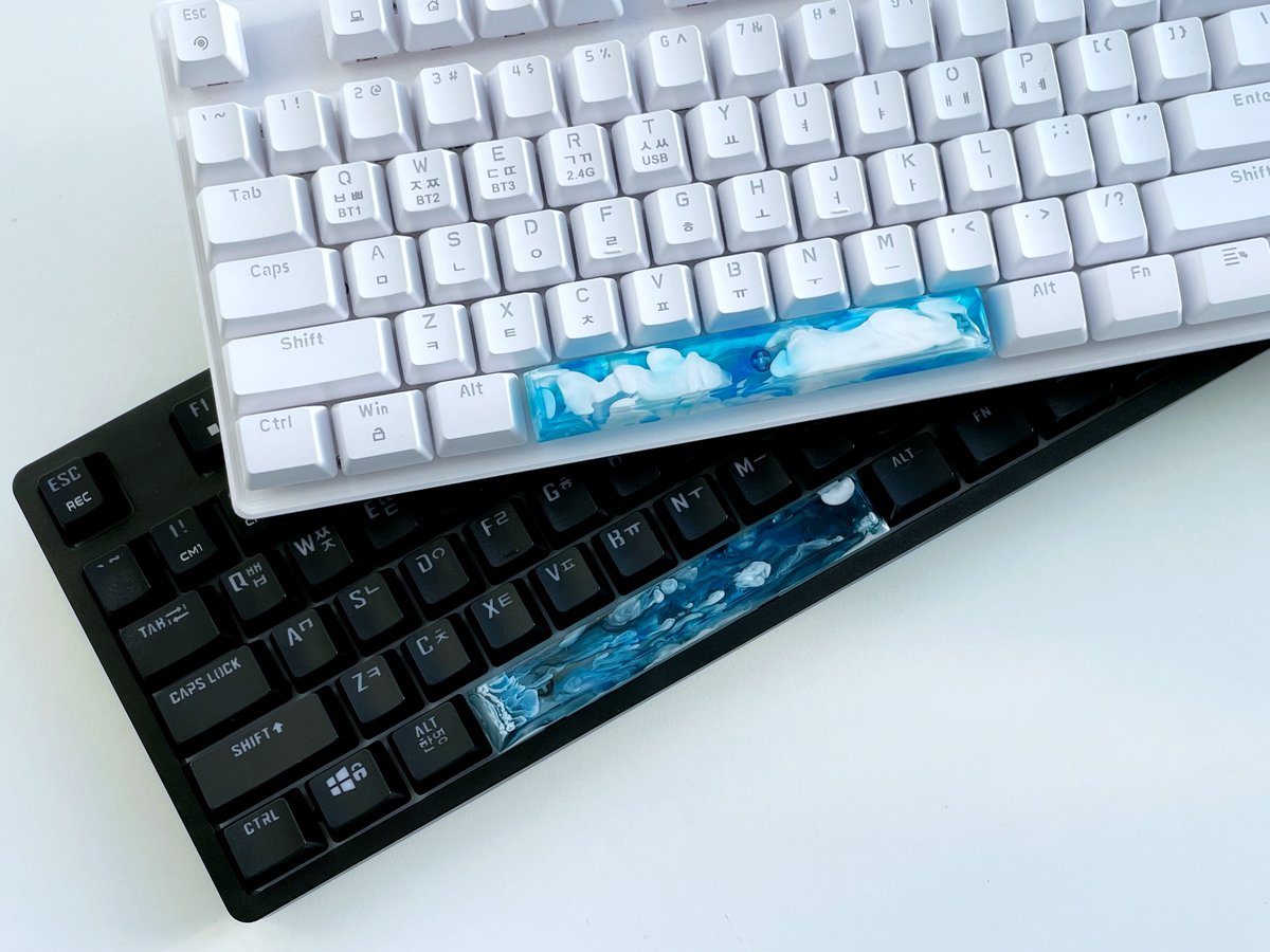 [RT이벤트]

🧊빙하 스페이스바 키캡 판매

안녕하세요! 오랜 준비 끝에 드디어 스페이스바를 판매하게 되었습니다.

총 9개의 다양한 모습을 가진 빙하 스페이스를 구경하러 와 주세요!

오픈시간: 2/20(금) 22:00~
naver.me/FqIM5Qis

오픈시간 전까지는 해당 링크를 통해서만 확인