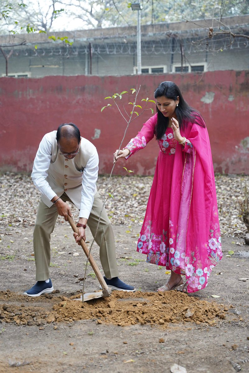 Shivraj Singh Chouhan tweet media