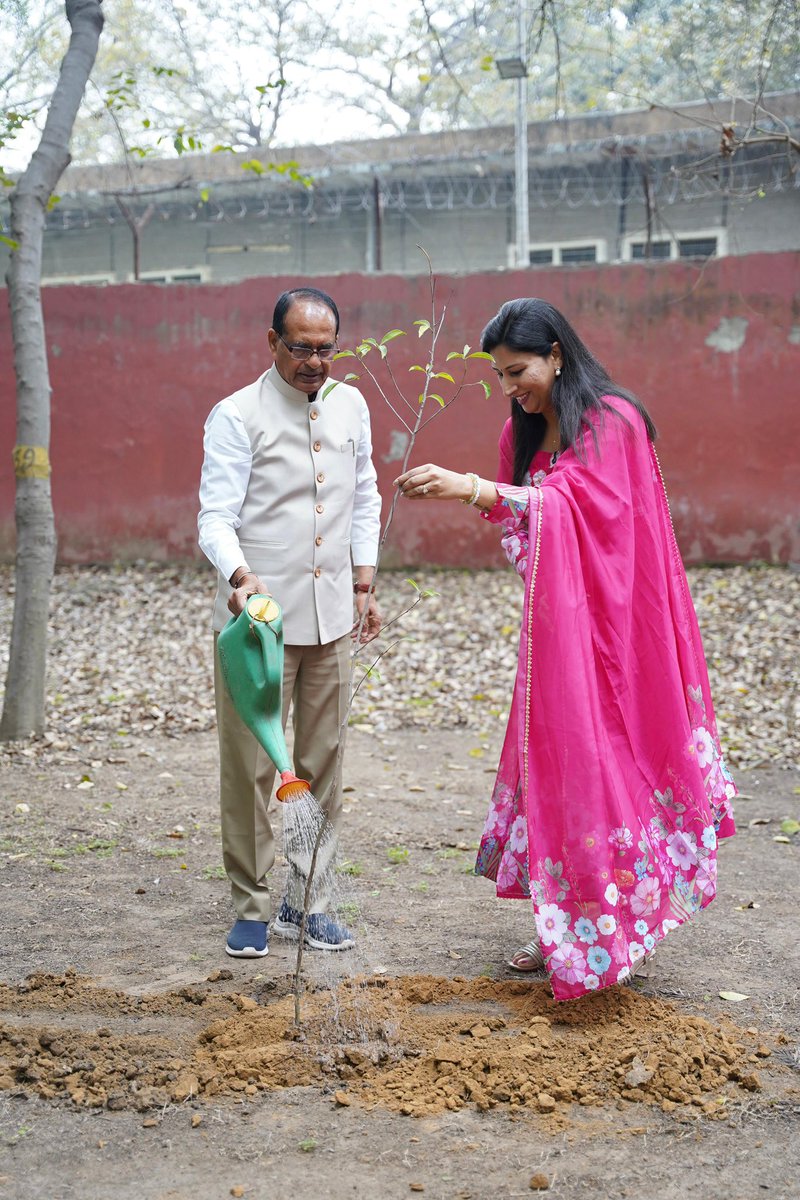 Shivraj Singh Chouhan tweet media