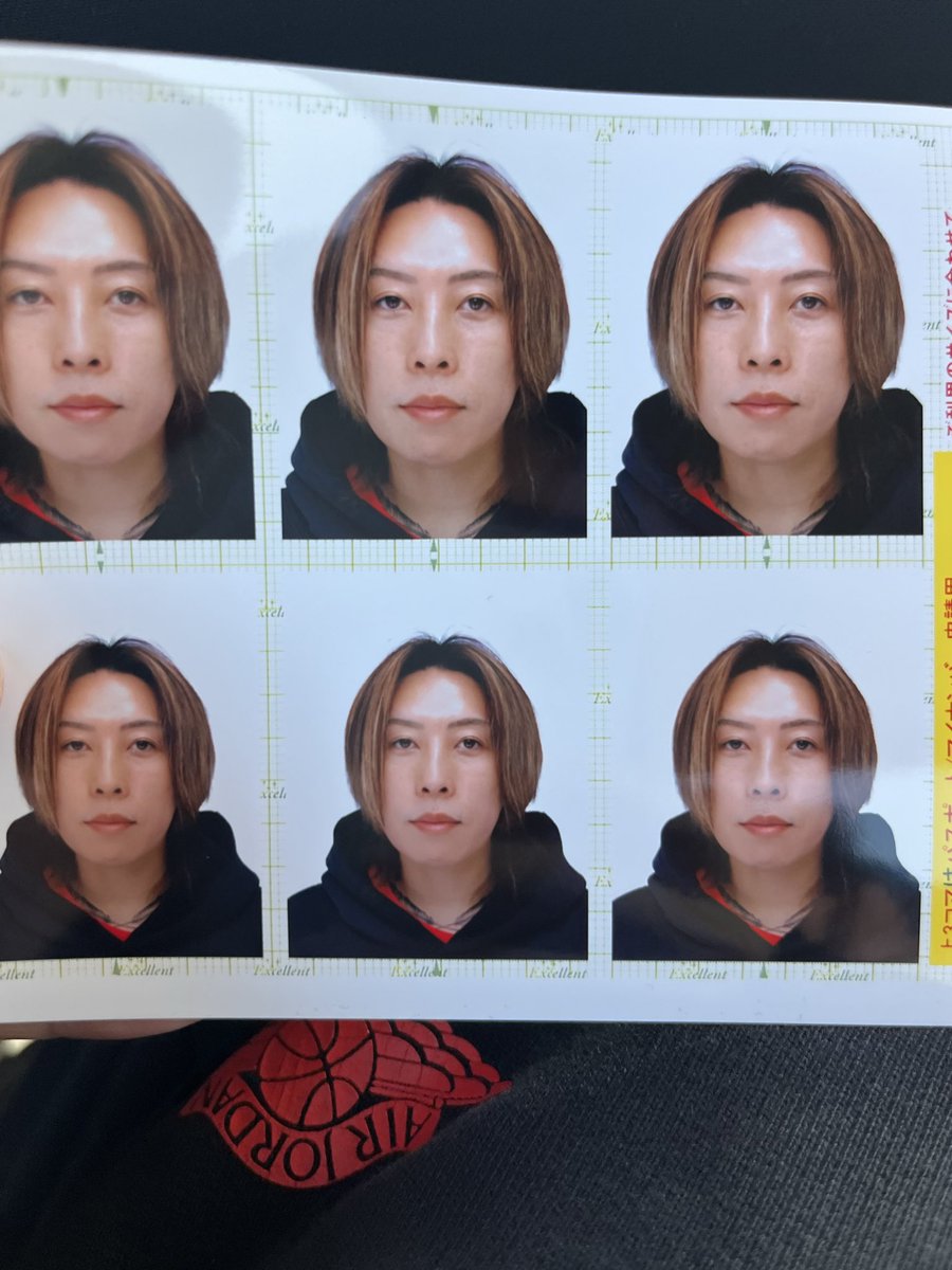 久しぶりに証明写真撮った