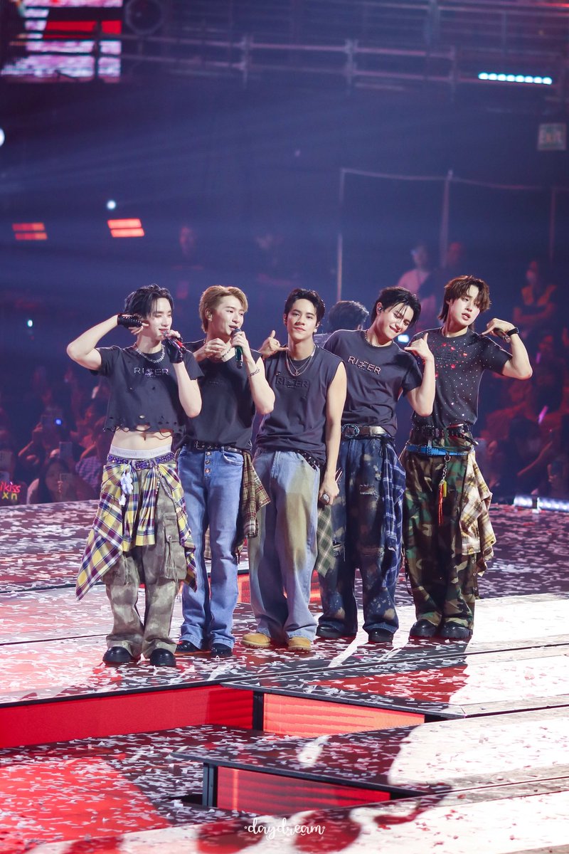ฝากพี่ๆไลแคนแนะนำสองสมาชิกบอยแบนด์น้องใหม่ด้วยนะคะ 🙇‍♀️

#RISERCONCERTD2 
#KristPerawat #mynameisnanon 
#williamjkp #nnutdan #hongshihoshi #LYKN
#dayxdreams_