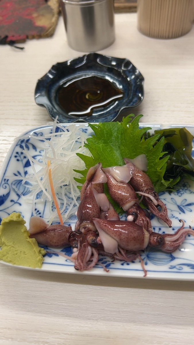 hebenoleke's tweet photo. 今週の一平
#新玉オニオンスライス 
#ホタルイカ刺身 
#ちくわぶ煮 
#肉豆腐 
#小松菜おひたし https://t.co/SpP0jRBSxb