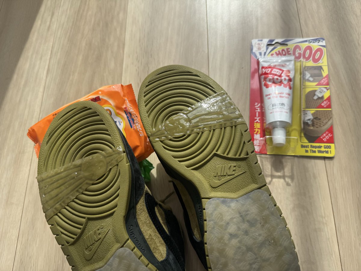 off_white0808's tweet photo. 休日はスニーカーのメンテしがちですね😁
歩き方がおかしいのか知らんけど
フロントトゥ部分がどうしても弱いな…💦
#NODC #SOLEPROTECTOR
#SHOEGOO #supreme
#SupremeNikeSBDunkLow
#CamperGreen https://t.co/ORQoaTK5d2