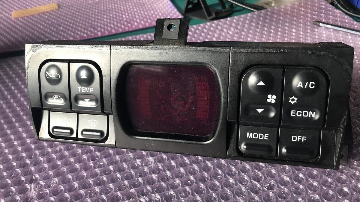 Minopulse's tweet photo. 三菱 GTOのエアコンパネル、電源が入らないという症状で入庫していた部品の修理が完了しました🌟

こちらも主な原因はコンデンサの液漏れ💦 https://t.co/lwrTXFGHty