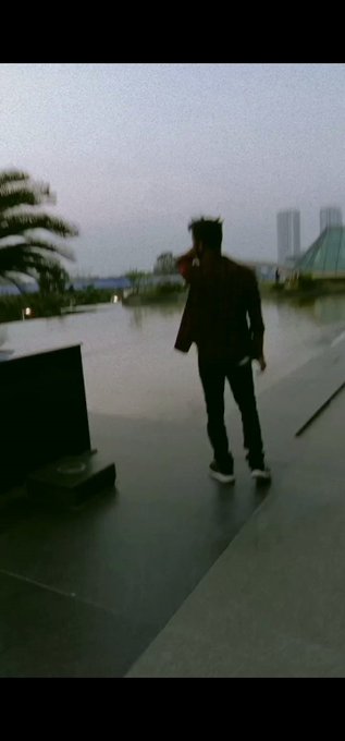 arnabk_das's tweet image. Grey skies.
Still water.
Clear intentions.

Went to attend Google Cloud - GDG Kolkata Webinar.
#MoodyFrames #UrbanAesthetic #EveningFeels #LifeInFrames