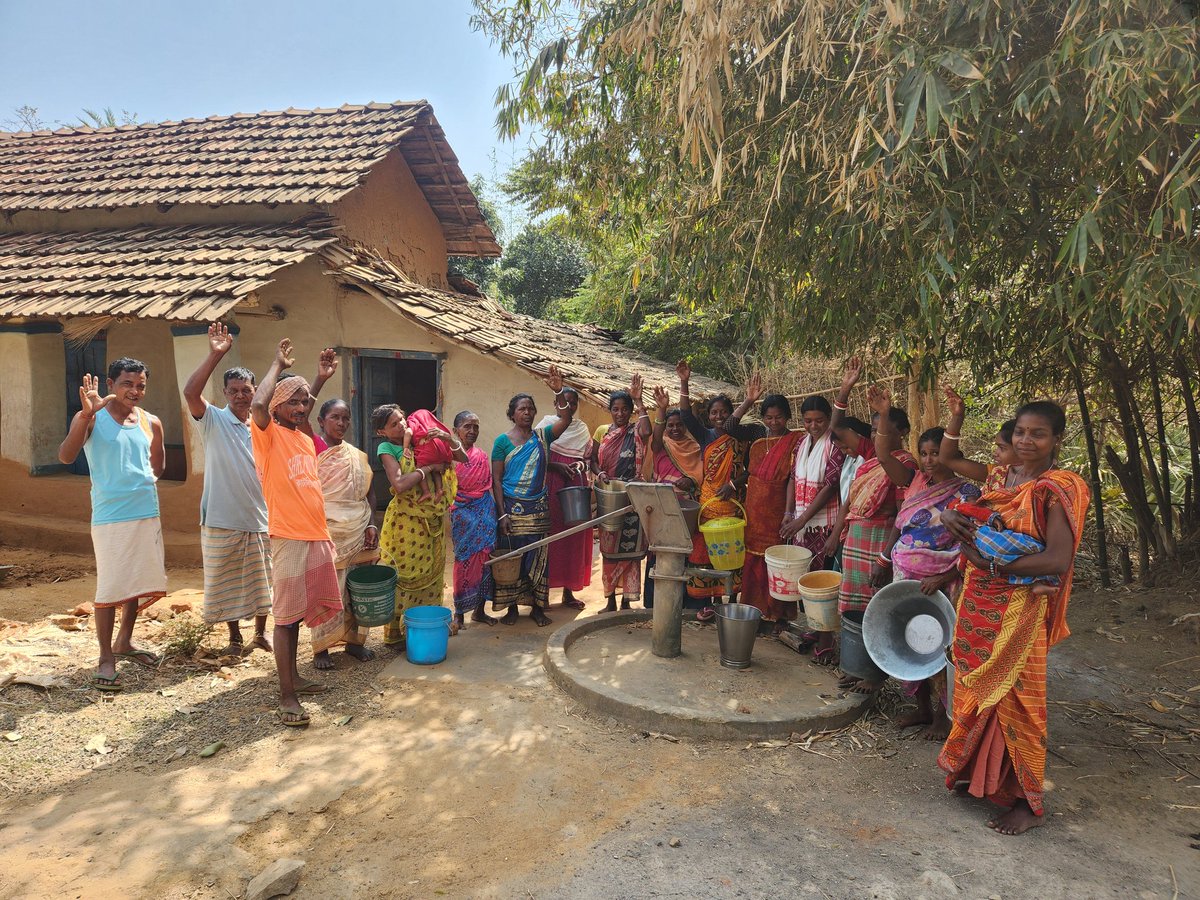 दुमका,मसलिया प्रखंड के मनरायडीह गांव के ऊपर टोला में 3 महीनों से चापाकल खराब है। 20 परिवार पानी के लिए दूसरे टोला पर निर्भर हैं, कुछ लोग कुएँ का पानी पीने को मजबूर हैं। बढ़ती गर्मी में जल संकट गंभीर है। कृपया ग्रामीणों की मदद करें 
<a href="/DumkaDc/">DC_Dumka</a> <a href="/Rabindranathji/">Rabindra Nath Mahato</a> <a href="/BasantSorenMLA/">Basant Soren</a>