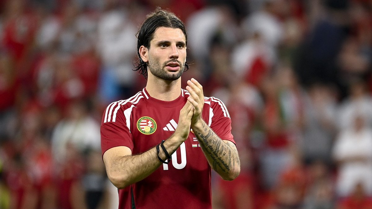 #Macaristan #Futbol 
Macaristan 🇭🇺 A Milli Futbol Takımı kaptanı ve İngiltere Premier Lig takımlarından Liverpool'un Macar 🇭🇺 orta saha oyuncusu Dominik Szoboszlai, 85 milyon Avro'luk piyasa değeri ile dünyanın en değerli 25. futbolcusu oldu.