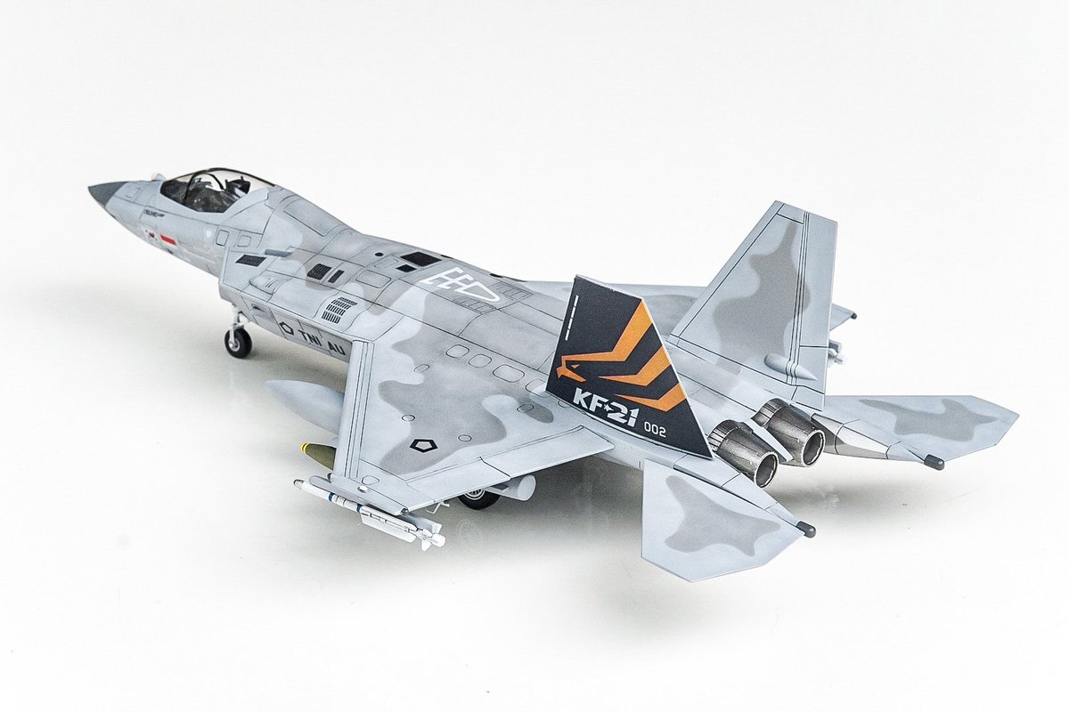 minonarekai's tweet photo. Academy (1/72) KF-21 
"What if" scheme https://t.co/OAp365VUJt