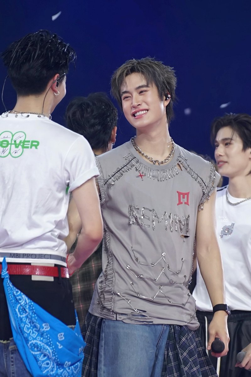 nookhong's tweet photo. น้องคีนทนได้ไงยิ้มหวานขนาดนี้ เป็นป้าป้าไม่ทน🫨

GEMINI THE RISER SUPERSTAR
#RISERCONCERTD3
#Gemini_NT #เจมีไนน์ https://t.co/s37dohAXXZ