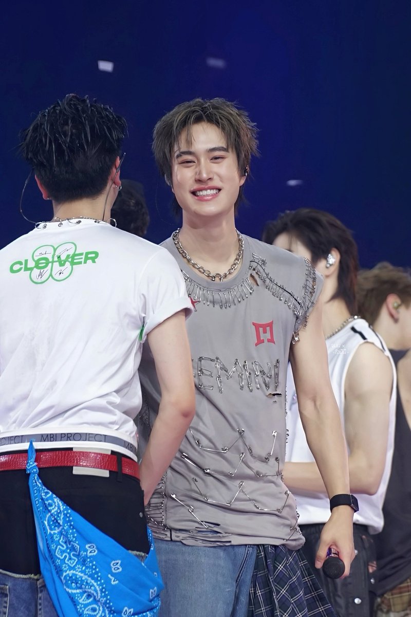 nookhong's tweet photo. น้องคีนทนได้ไงยิ้มหวานขนาดนี้ เป็นป้าป้าไม่ทน🫨

GEMINI THE RISER SUPERSTAR
#RISERCONCERTD3
#Gemini_NT #เจมีไนน์ https://t.co/s37dohAXXZ