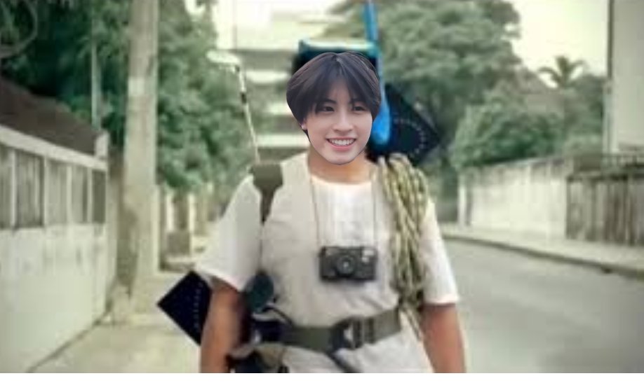 ELLE: สมมติว่า BUS เป็นครอบครัว คิดว่าตัวเองจะรับบทเป็นอะไรในครอบครัวนี้?  

AA : ผมน่าจะเป็นตำแหน่งทำทุกอย่าง