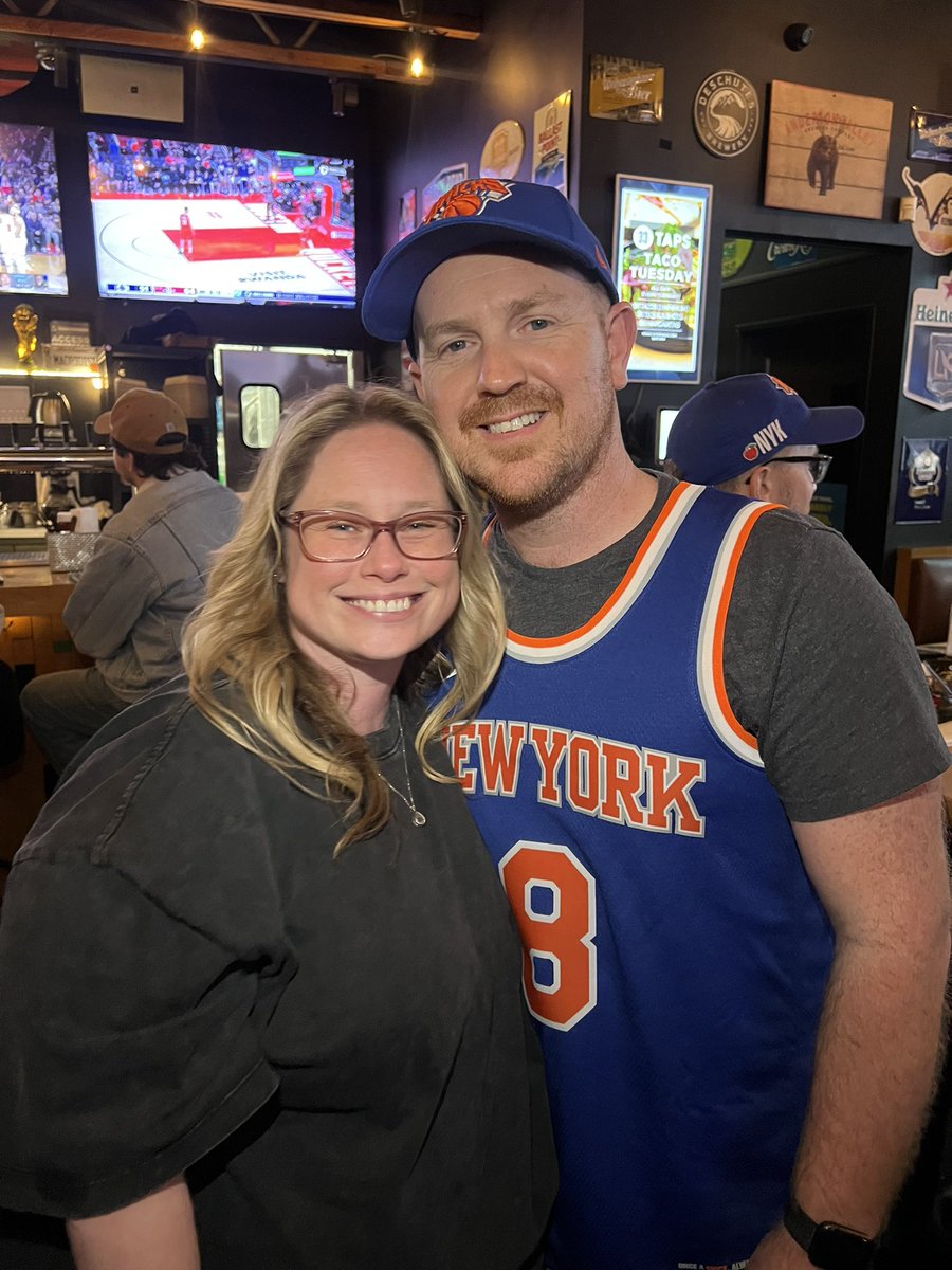 jkatzprpro's tweet image. Birthday Vibes were Immaculate! 🥳🎉🎂💙🏀🧡

I had the best birthday celebrating with my family, close friends &amp;amp; my @leftcoastknicks family! Thank you to @33taps for being the best spot in L.A!  And we got a huge Knicks win! ☄️

#latergram #leftcoastknicks #33taps #birthday