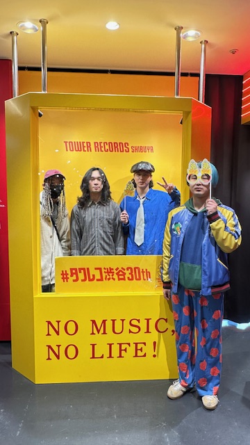 タワ渋訪店】 超新星ギターレスバンド #めっちゃ美人 がご来店ください