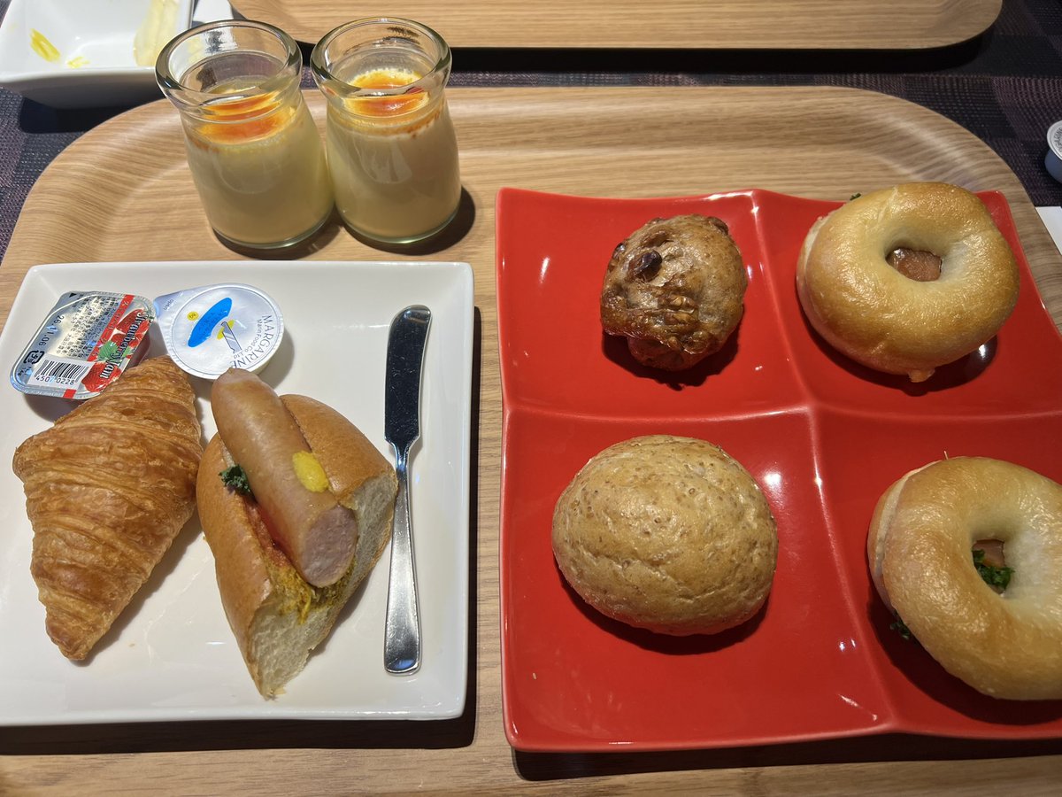 昨夜食べすぎたから朝食はこんな感じ😊