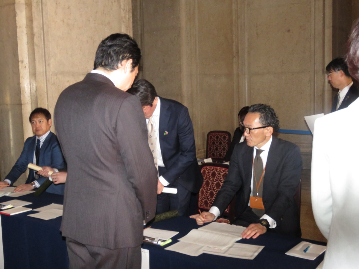 Katoryusho's tweet photo. 特別国会が召集されました。会期は7月17日までの150日間。国会議員バッジの重みを胸に、気持ち新たに国会審議に臨みます。
まずは令和8年度当初予算を早期に成立させ、家計と地域経済を支える経済対策・物価高対策を実行しなければなりません。
日本列島を強く、豊かにするため全力で取り組みます。 https://t.co/ICIeHirwsN