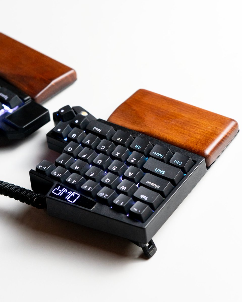 Ult. Hack. Keyboard tweet media