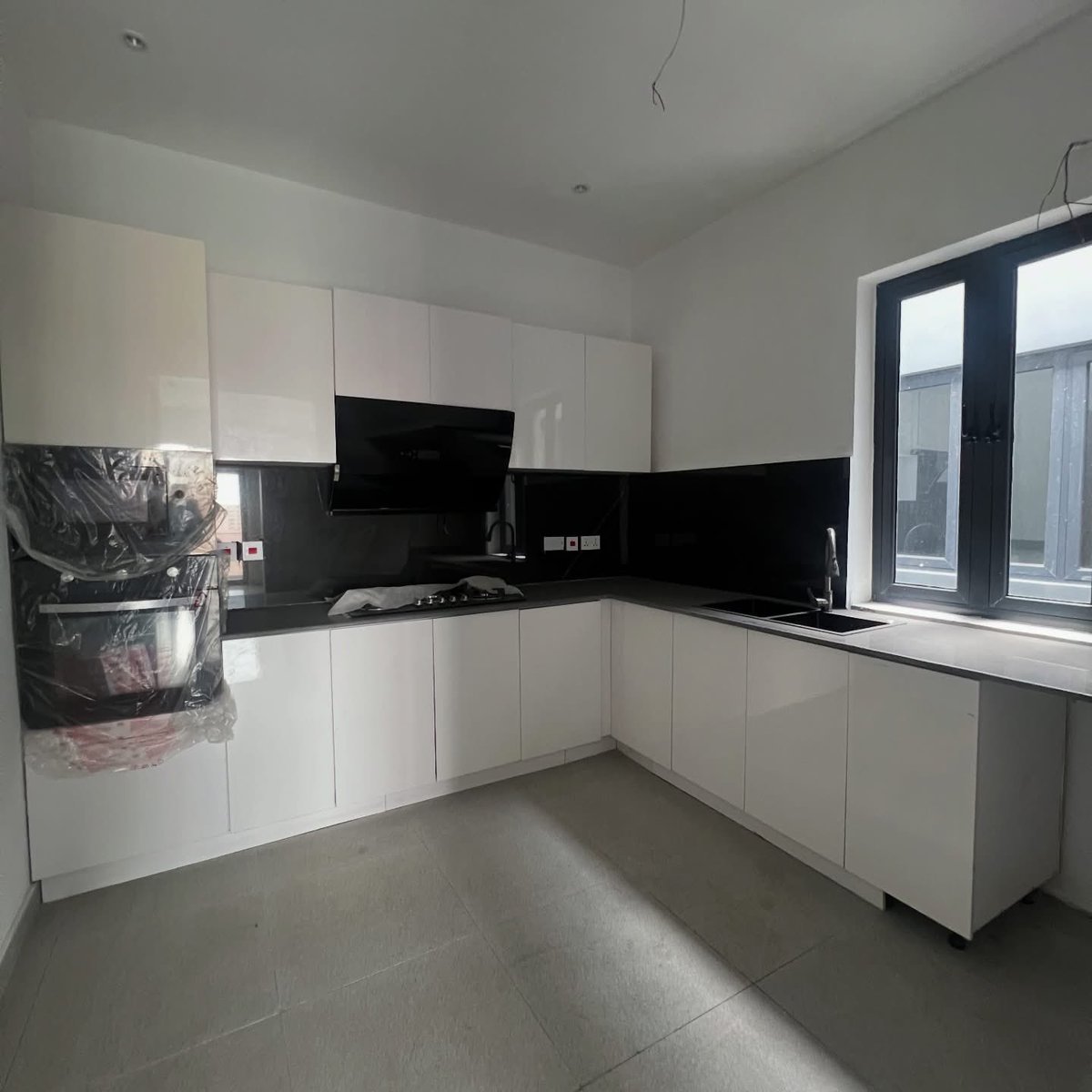 peter_overhplus's tweet photo. Luxury 2 Bedroom Apartments for sale

Location: Ikate, Lekki, Lagos
Title: Governor’s Consent
Approved Building Plan: Yes

• 2-Bedroom Apartment (Open-Plan Kitchen) – ₦170,000,000

• 2-Bedroom Apartment (Closed Kitchen) – ₦210,000,000

For enquiries, Call (+234) 09037033763 https://t.co/X3JgDb15ZA