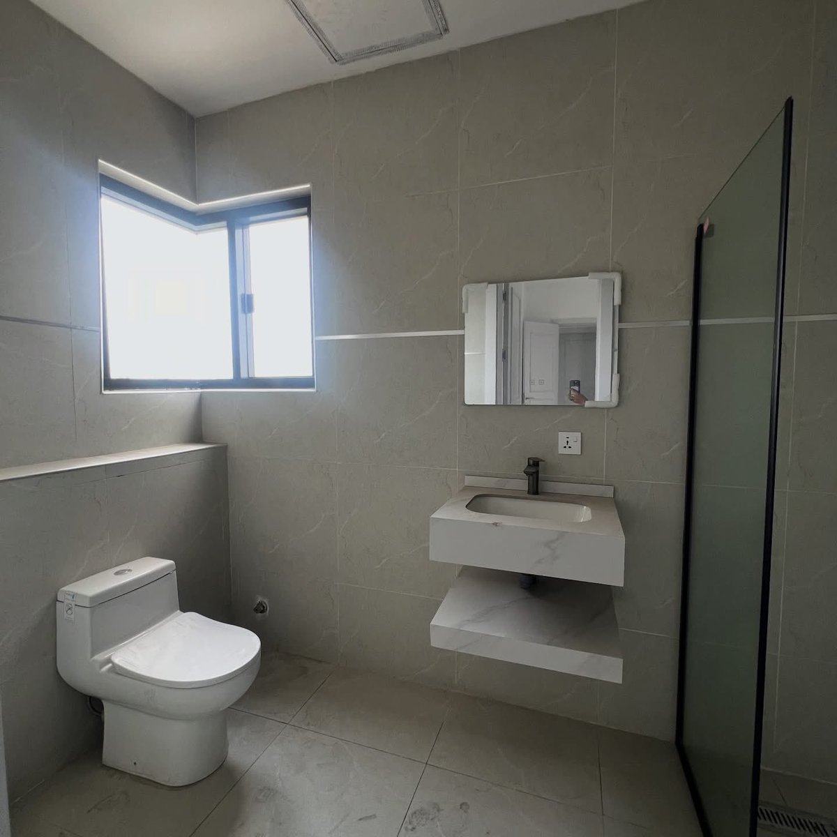 peter_overhplus's tweet photo. Luxury 2 Bedroom Apartments for sale

Location: Ikate, Lekki, Lagos
Title: Governor’s Consent
Approved Building Plan: Yes

• 2-Bedroom Apartment (Open-Plan Kitchen) – ₦170,000,000

• 2-Bedroom Apartment (Closed Kitchen) – ₦210,000,000

For enquiries, Call (+234) 09037033763 https://t.co/X3JgDb15ZA