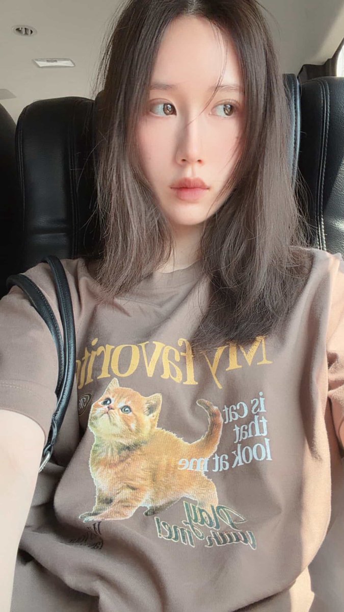 So looks so different with less makeup 🥺🤏🏼  so cute and innocent 

#Janeeyeh