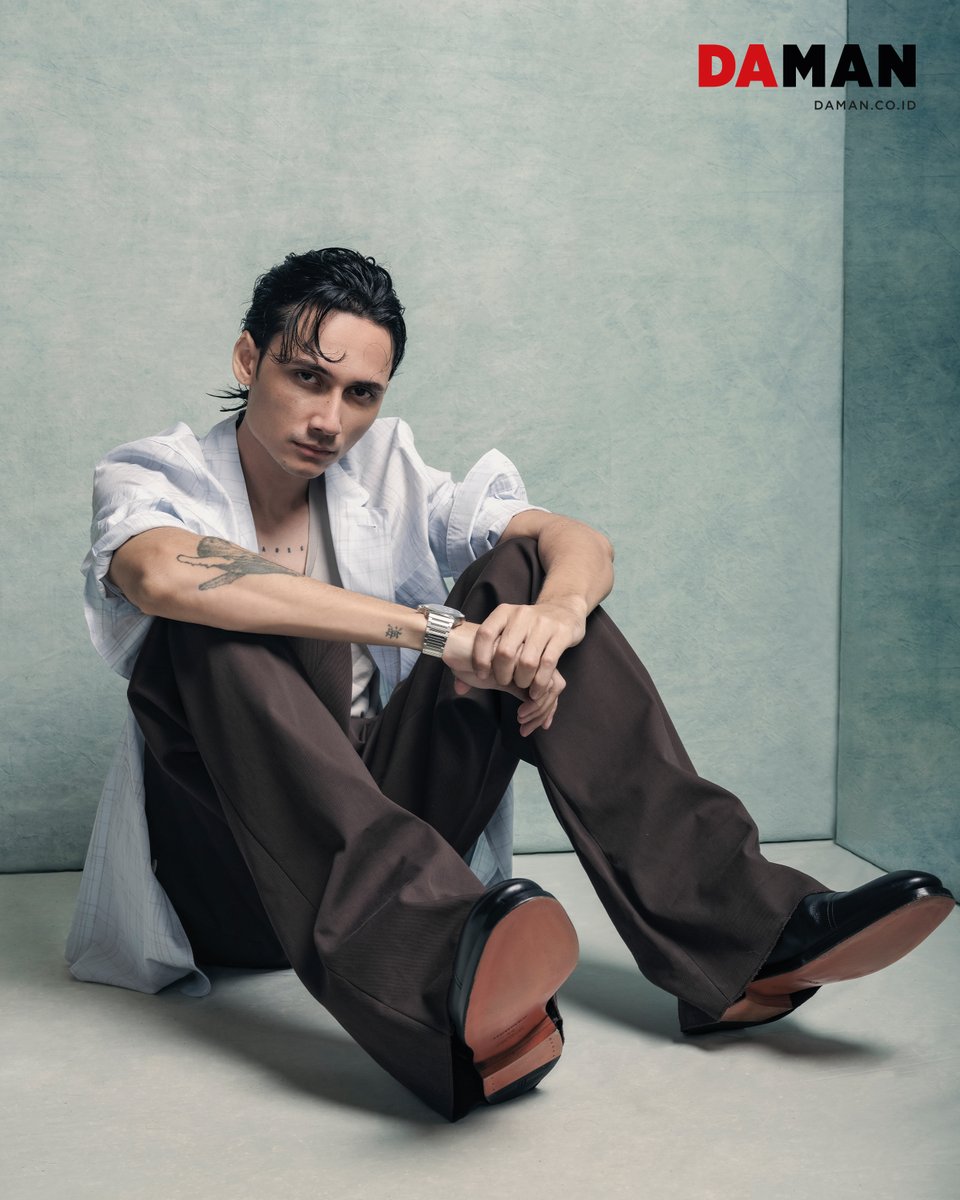 DAMAN_Magazine's tweet photo. The Art of Letting Go — Samo Rafael navigates the art world by slowing down, working with intention, and a clear devotion to making work that lasts

Order here: 
Tokopedia https://t.co/424o6zWZrK⁠ 
Subscribe https://t.co/YdyX5jW1Jt https://t.co/FLWrtGUWrU