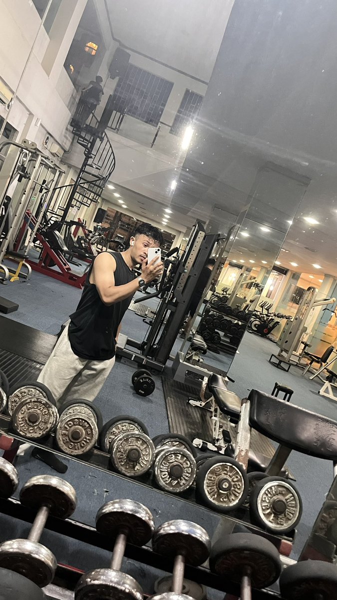 J A N G E K tweet media