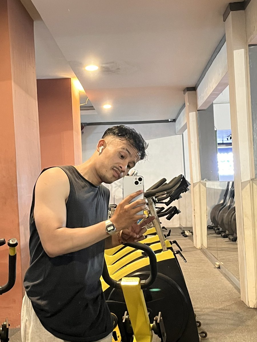 J A N G E K tweet media