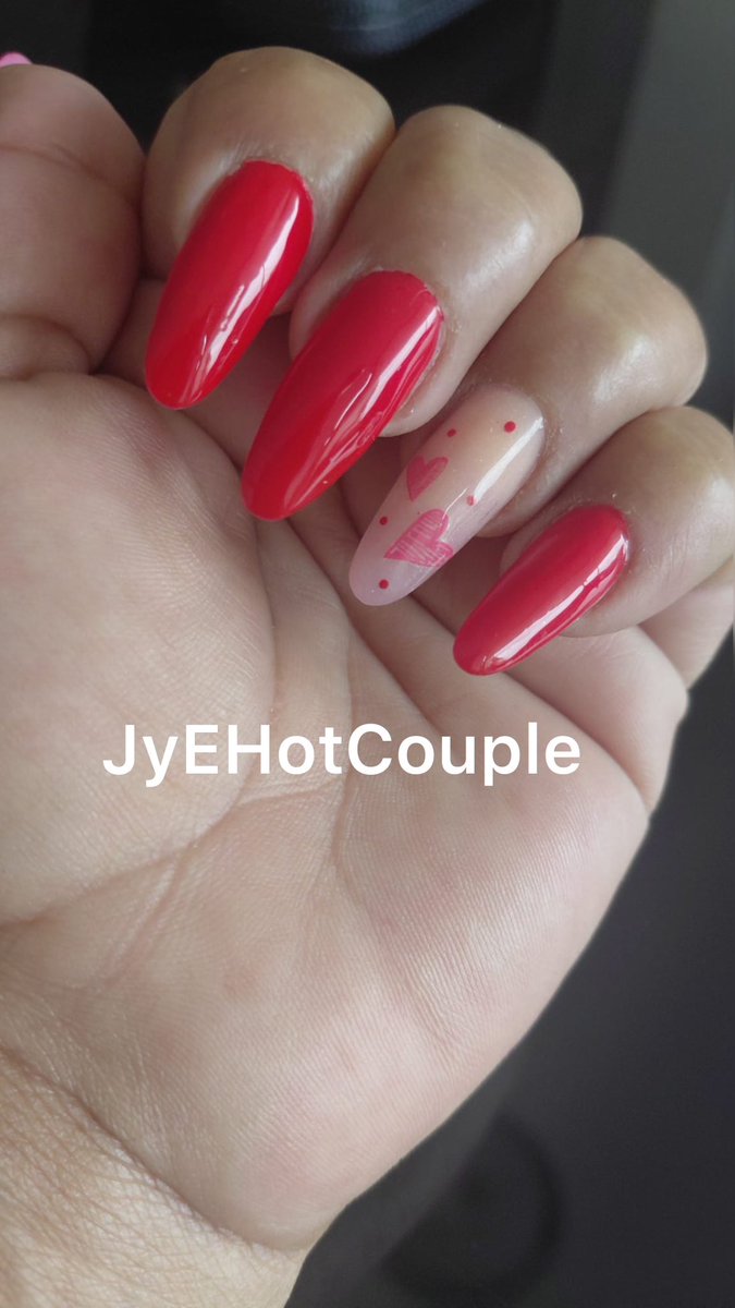 JyEHotCouple tweet media