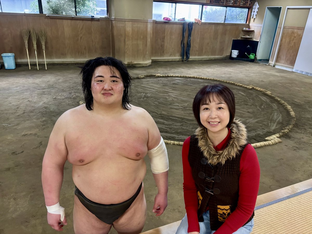 sakiiizuka's tweet photo. 皆さんの大阪場所入り直前。今朝は藤島部屋に朝稽古を見に行きました。#藤青雲 #藤凌駕 両関取の白熱した三番稽古はじめ、皆が泥だらけになって努力する姿に、自分も必死に頑張らないとと元気をもらいました🥺✨
写真の福崎改め #藤天晴 は新十両！来場所も楽しみです💪🏻
#相撲 #大相撲 #大阪場所 #sumo https://t.co/AUHotHho4w