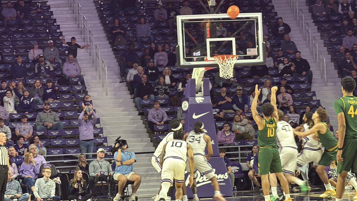 KoleEmplit's tweet image. Shoutout the guy in the back using his baby to distract free throws 
#KStateMBB