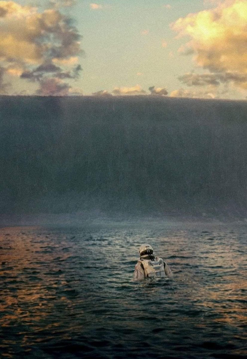 🚨: 1 hour and 37 minutes have passed since the release of Interstellar in October 2014, on Miller's planet.