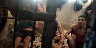 #Alerta #SOS  En el Reclusorio estatal Guaiparo en San Félix, estado Bolívar la violación a los #DDHH está a la orden del día. Los abusos desde impedir q le lleven comidas a los privados de libertad hasta cualquier forma para que pasen hambre. 
Los enfermos no son atendidos, las