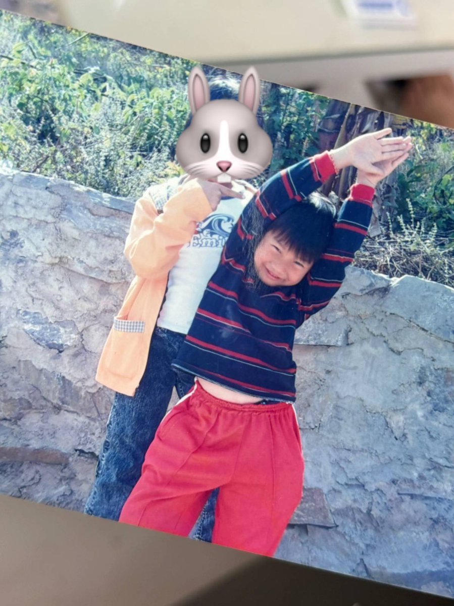 แล้วแคปชั่นพี่เมคือ “อย่าให้อะไรมาทำลายแฟชั่นและอินเนอร์เราได้” นี่ 55555555555555555 เอ็นดู อินเน้อเริ่ดแต่เด้กนะ