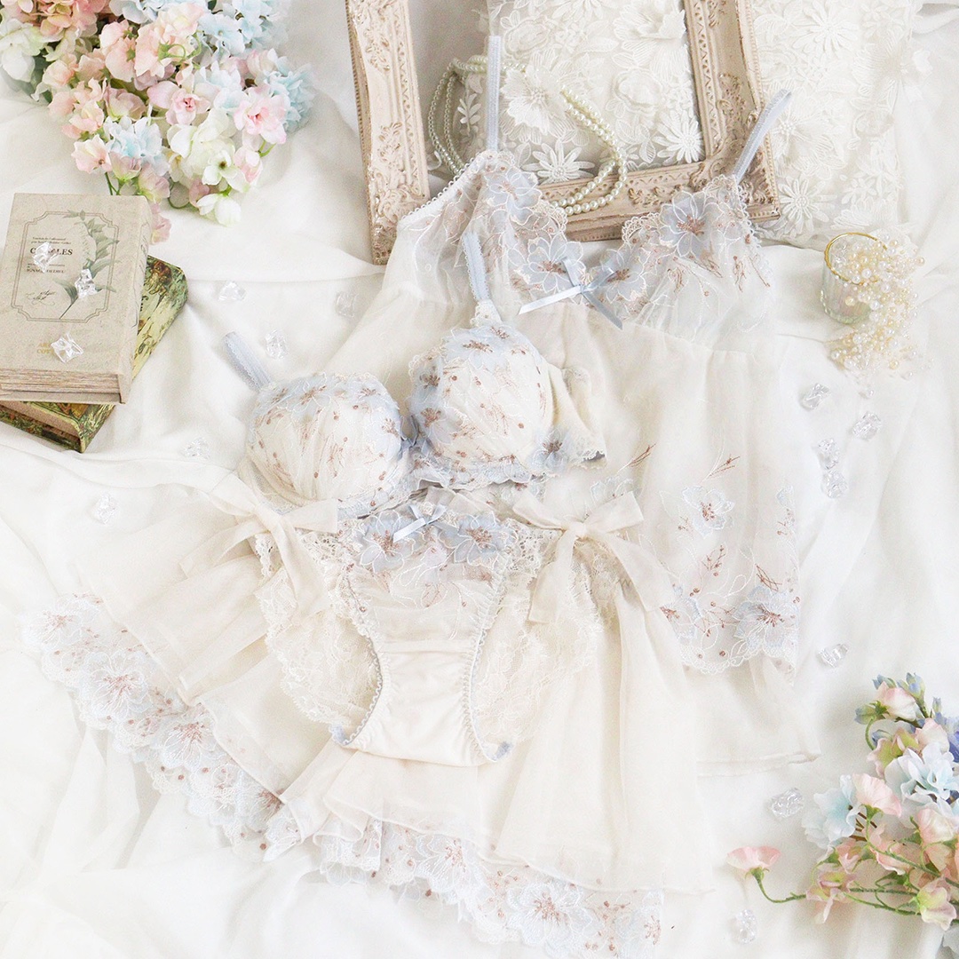 ˏˋ 𝒩𝑒𝓌 𝐼𝓃 ´ˎ˗ ⁡ 水彩画のように淡い大輪の花々が咲きほこる