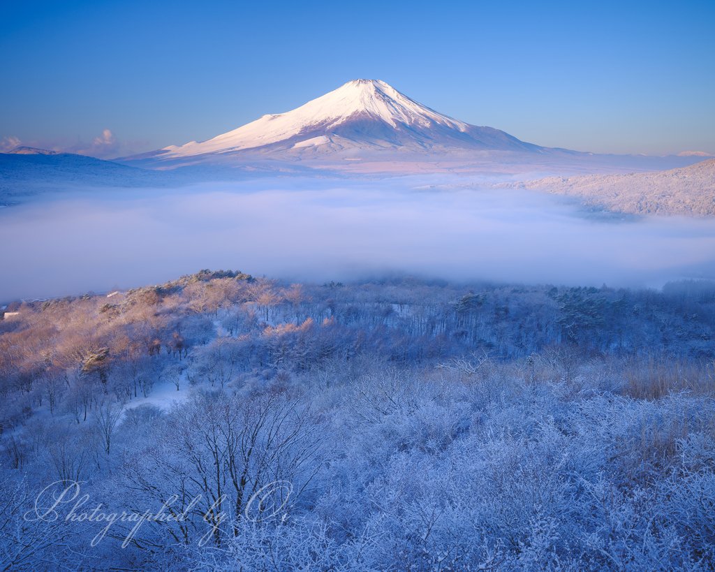 今朝は雲海＋雪景色が綺麗でした😍
2016.2.18

#富士山
#山中湖